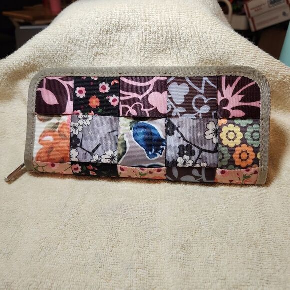 Harveys Seatbelt Clutch Wallet -Multi Pattern Patchwork - Picture 2 of 4